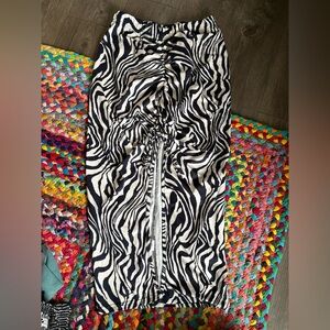 BLACK AND WHITE ZEBRA PRINT MIDI SKIRT